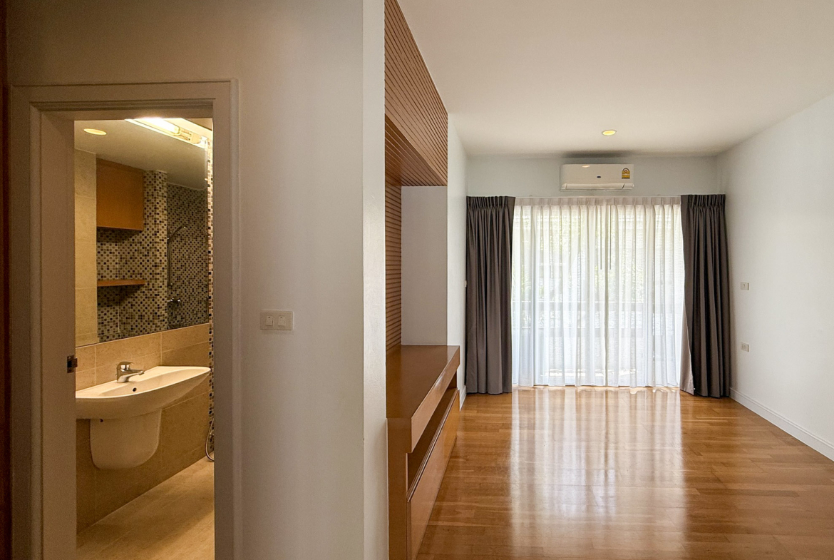 Luxury Pool Villa 400 SQM Sukhumvit 36 | 4BR Near BTS