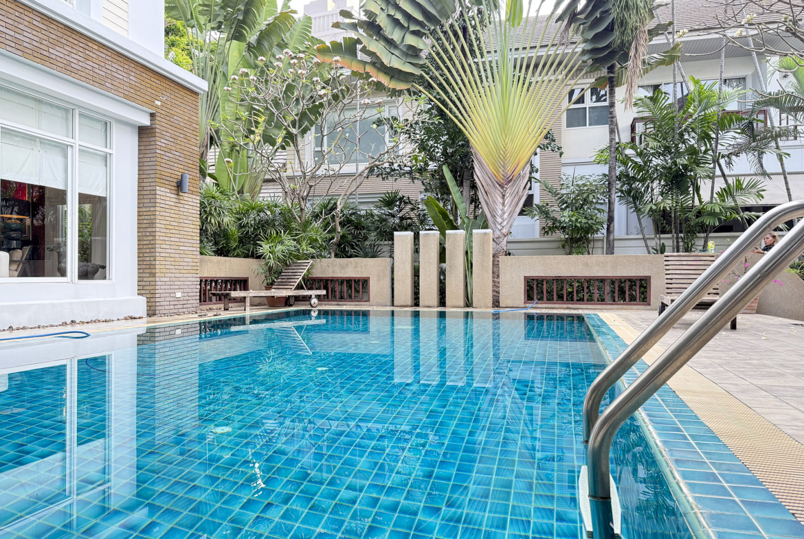 Luxury Pool Villa 400 SQM Sukhumvit 36 | 4BR Near BTS