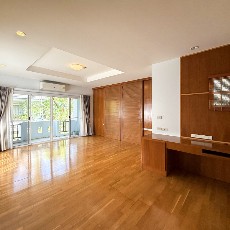 Luxury Pool Villa 400 SQM Sukhumvit 36 | 4BR Near BTS