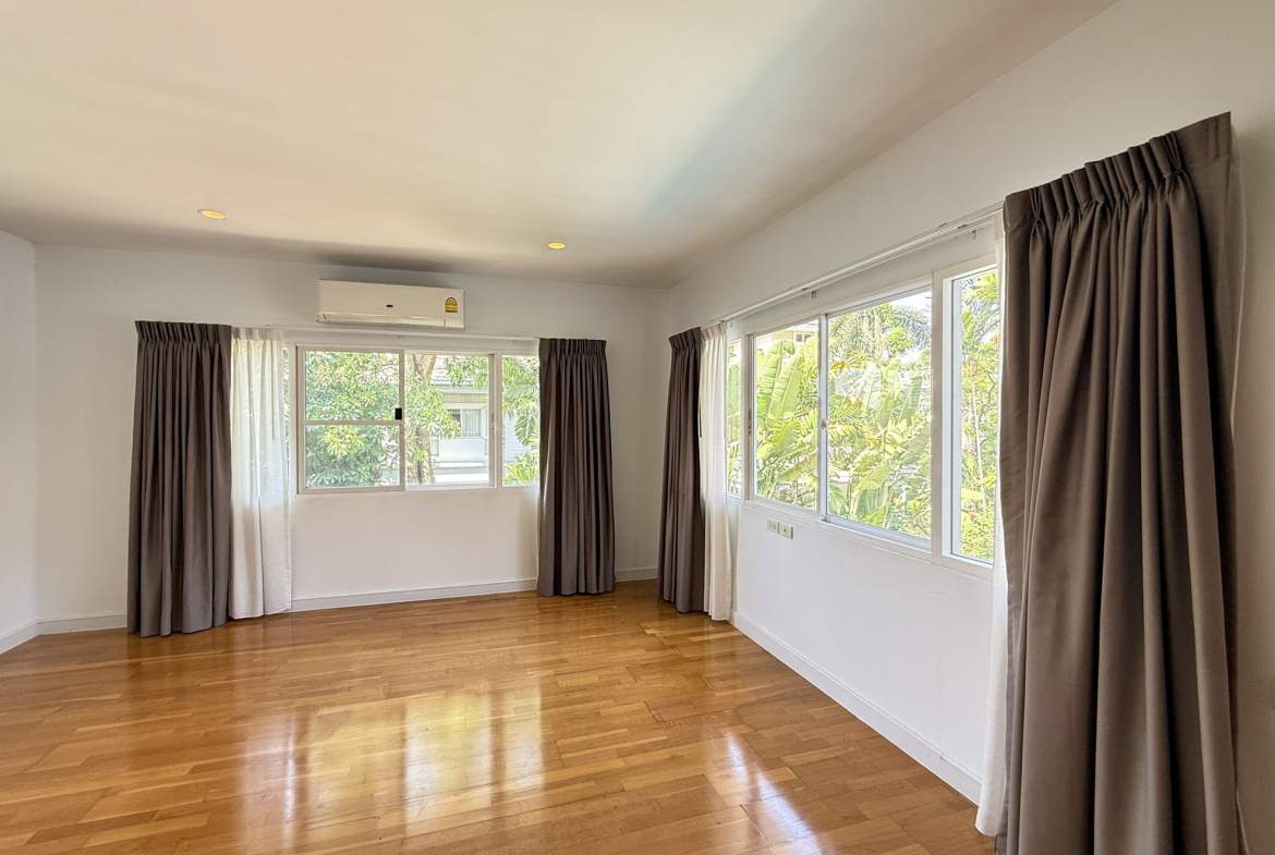 Luxury Pool Villa 400 SQM Sukhumvit 36 | 4BR Near BTS