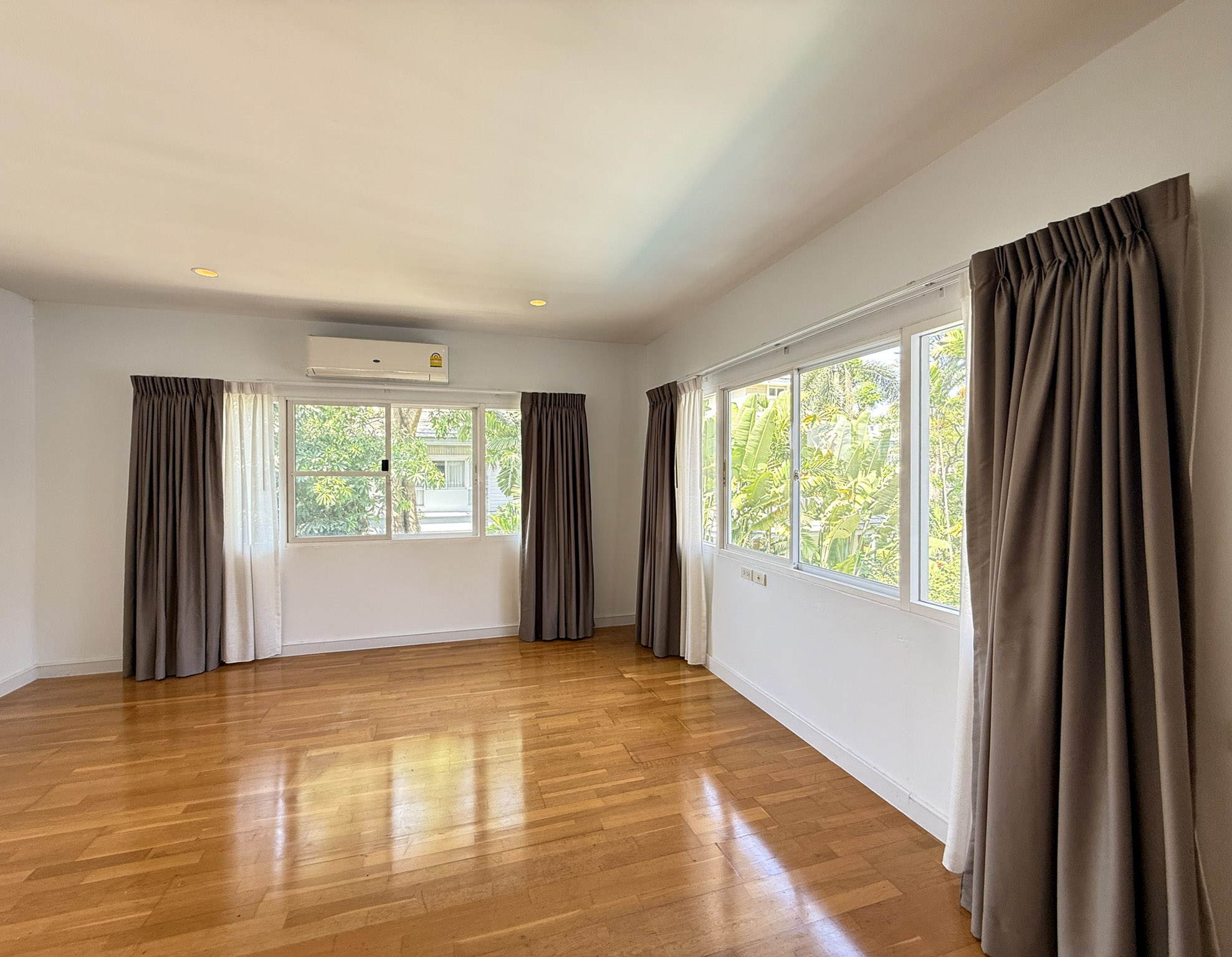 682420613_122171638166855351_8954251235145299390_n Luxury Pool Villa 400 SQM Sukhumvit 36 | 4BR Near BTS