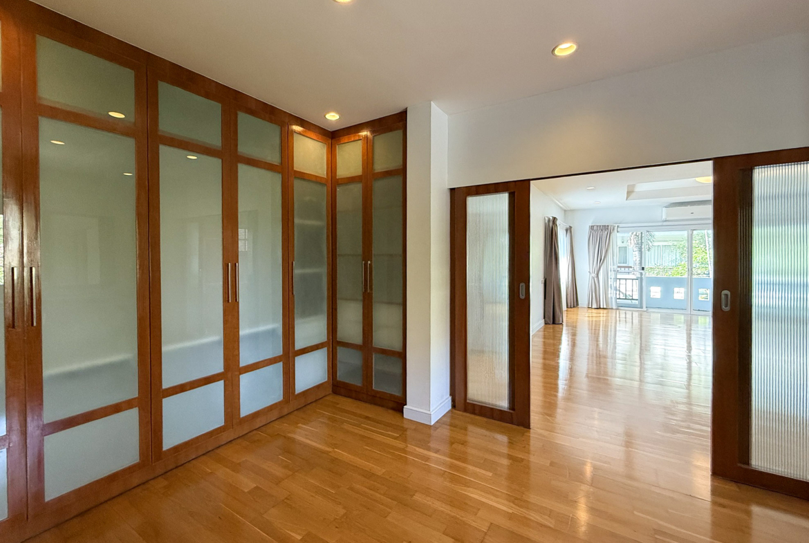 Luxury Pool Villa 400 SQM Sukhumvit 36 | 4BR Near BTS