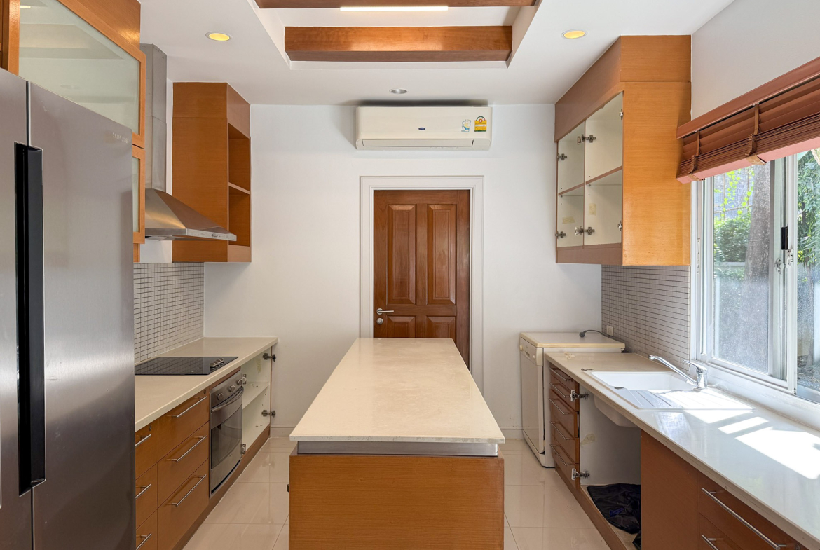 Luxury Pool Villa 400 SQM Sukhumvit 36 | 4BR Near BTS