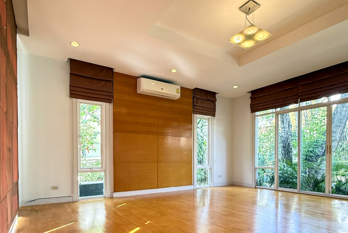 Luxury Pool Villa 400 SQM Sukhumvit 36 | 4BR Near BTS