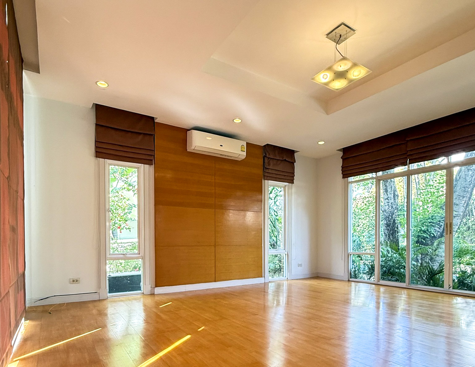 684533440_122171638112855351_4215517430654144978_n Luxury Pool Villa 400 SQM Sukhumvit 36 | 4BR Near BTS