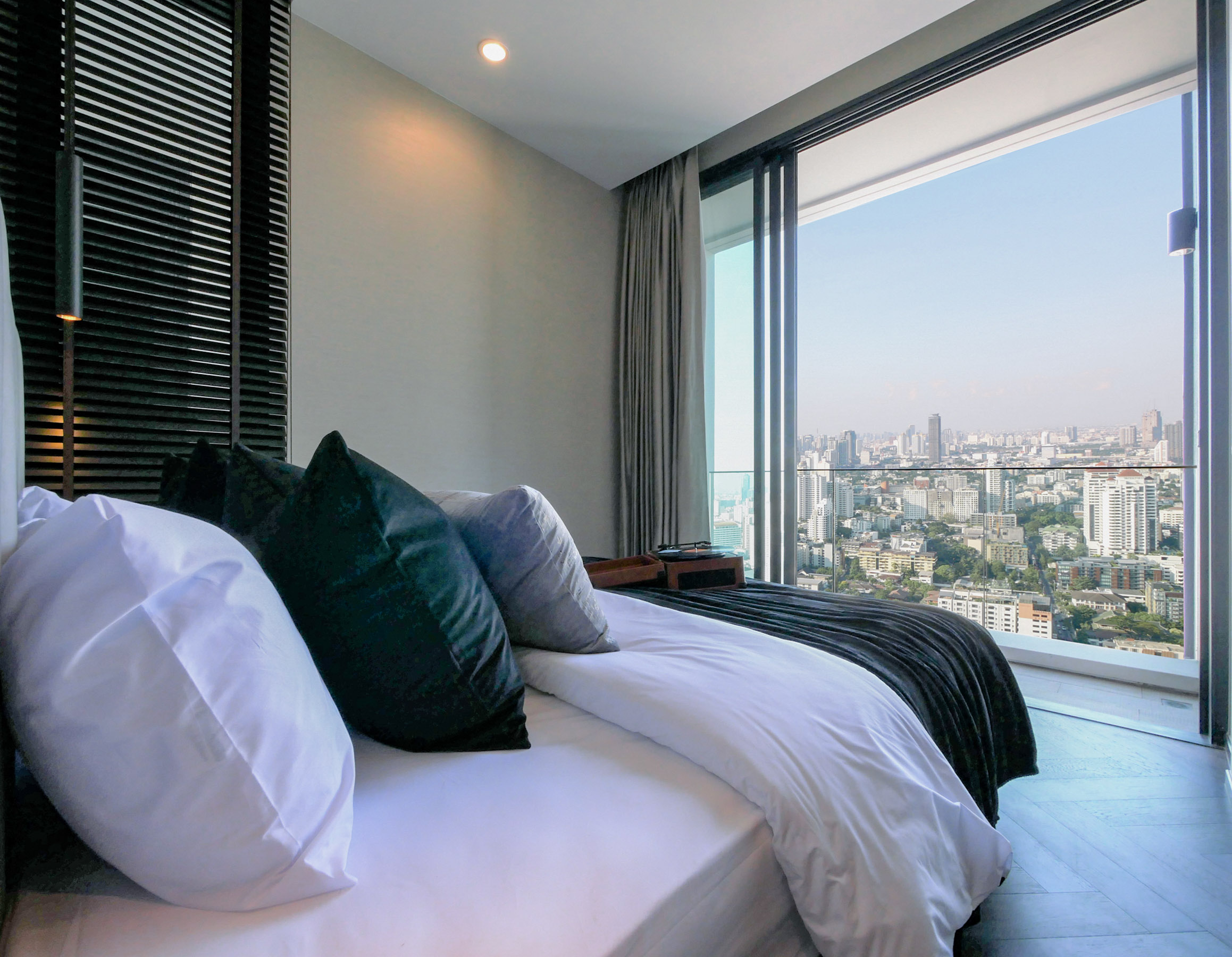 P1002089 The ESSE Sukhumvit 36 | 3BR 124 SQM Luxury Condo for Rent