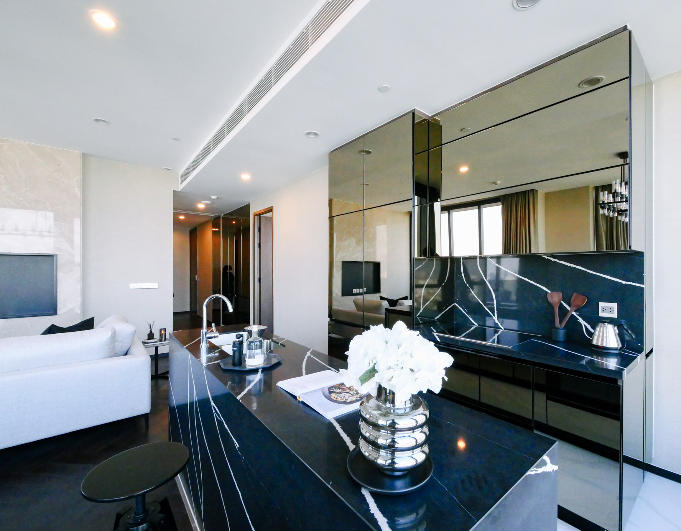 P1002187 The ESSE Sukhumvit 36 | 3BR 124 SQM Luxury Condo for Rent