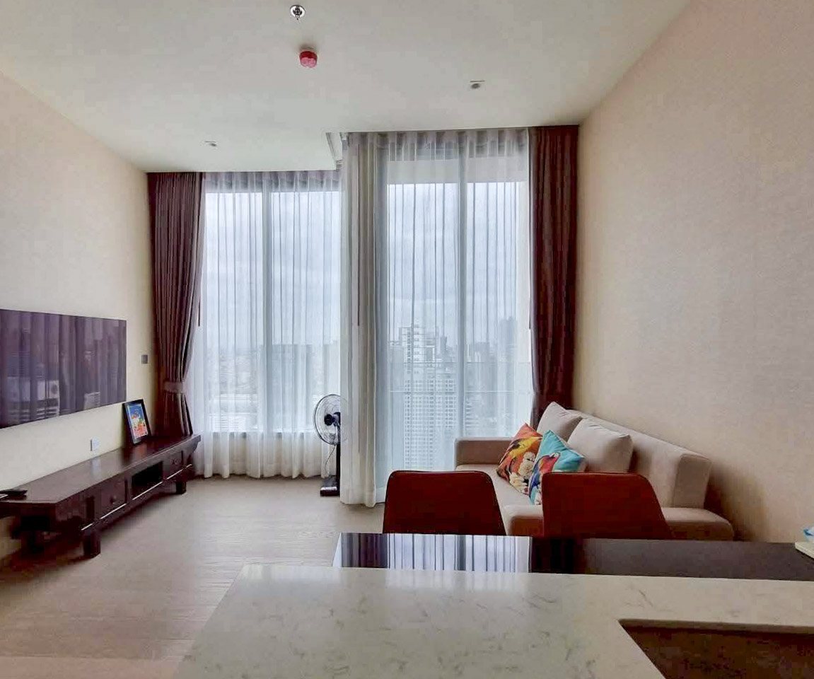 The ESSE Asoke Condo 44 SQM near BTS Asoke High Floor