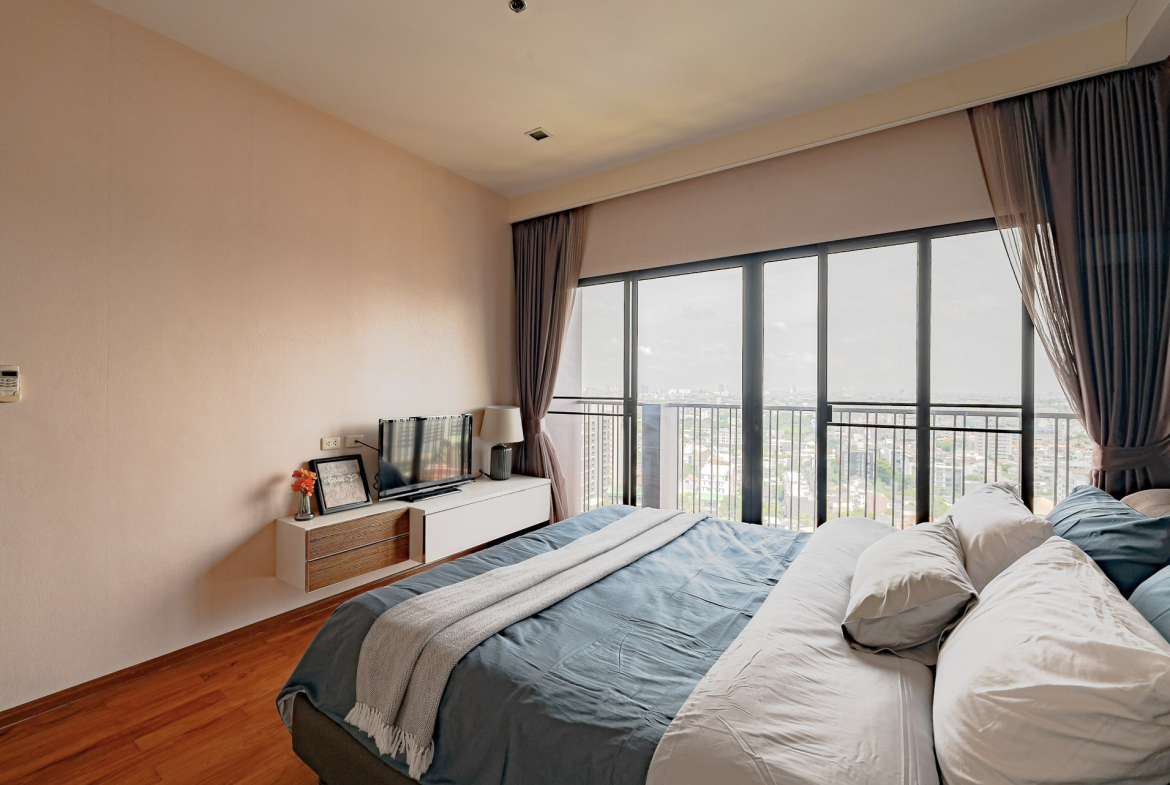 Noble Reveal Ekkamai 51 SQM Near BTS Investment