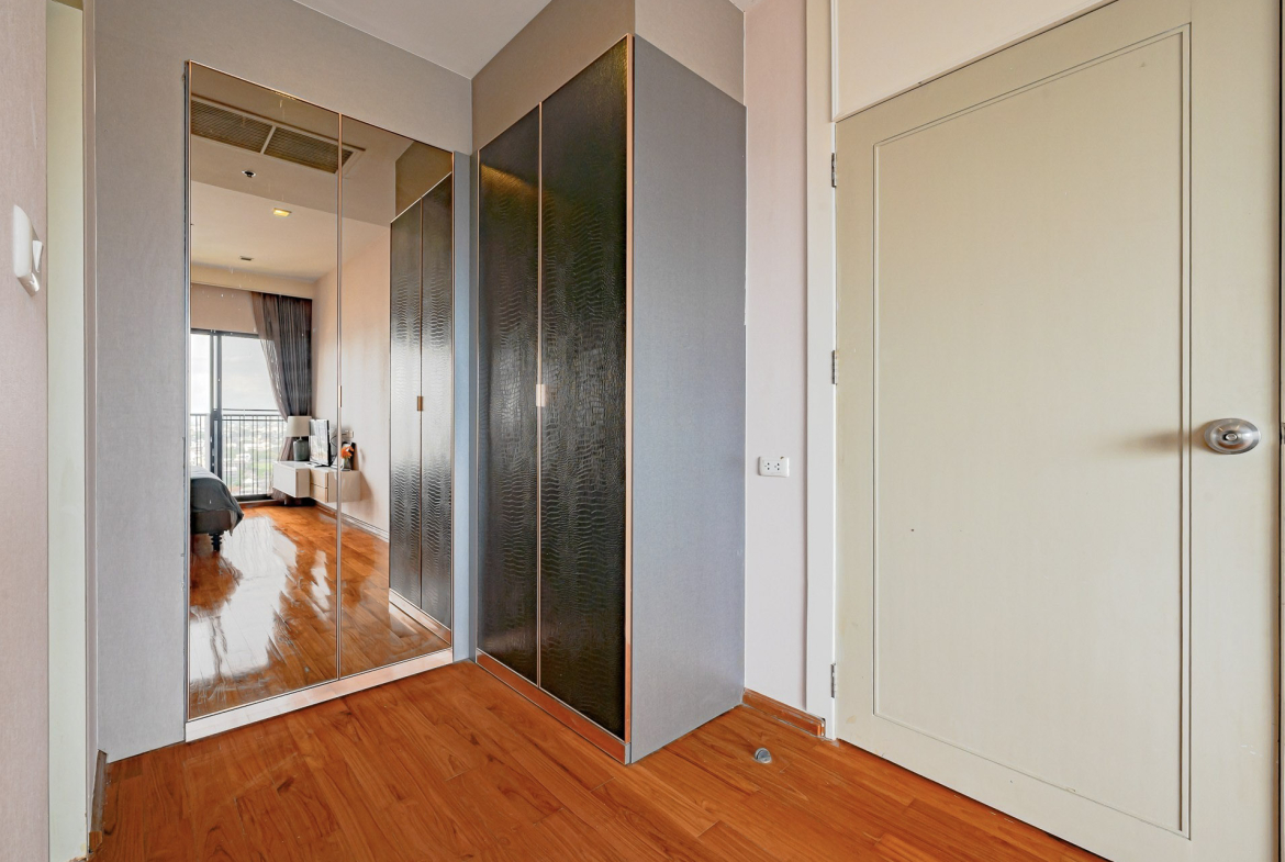 Noble Reveal Ekkamai 51 SQM Near BTS Investment