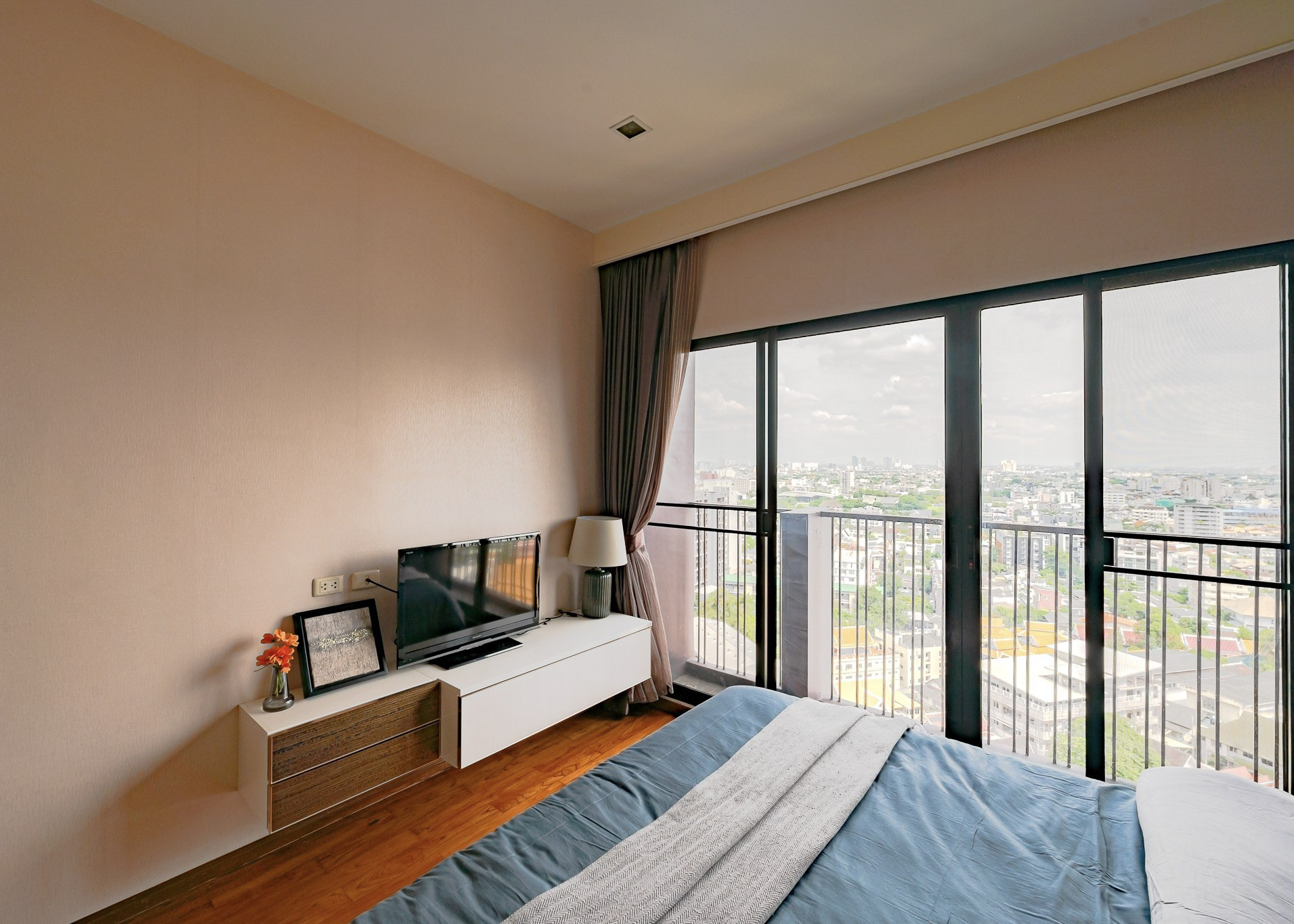 Noble Reveal Ekkamai 51 SQM Near BTS Investment