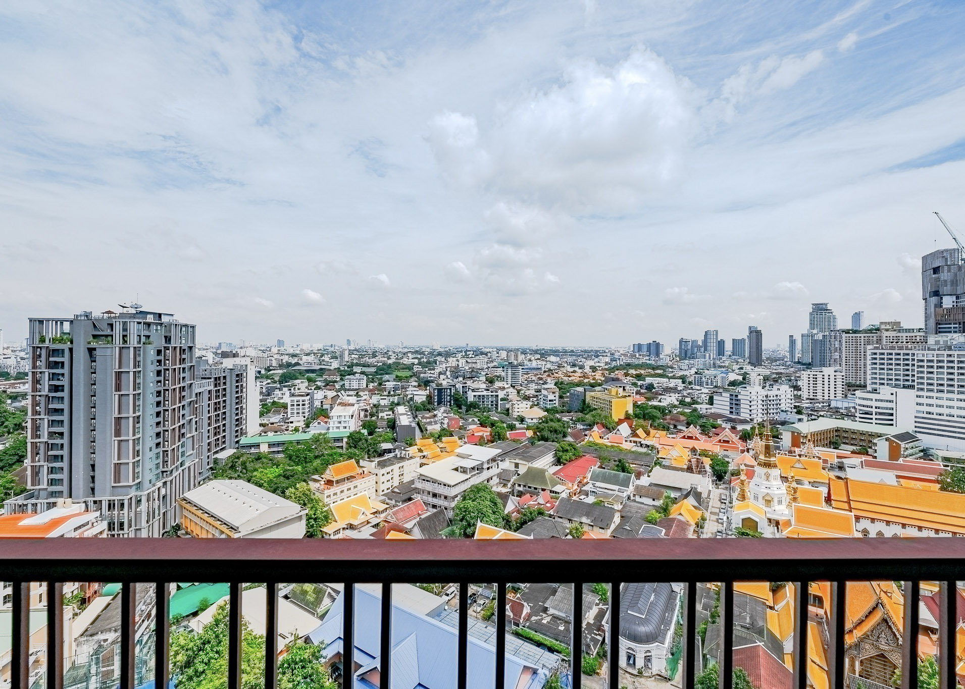 Noble Reveal Ekkamai 51 SQM Near BTS Investment