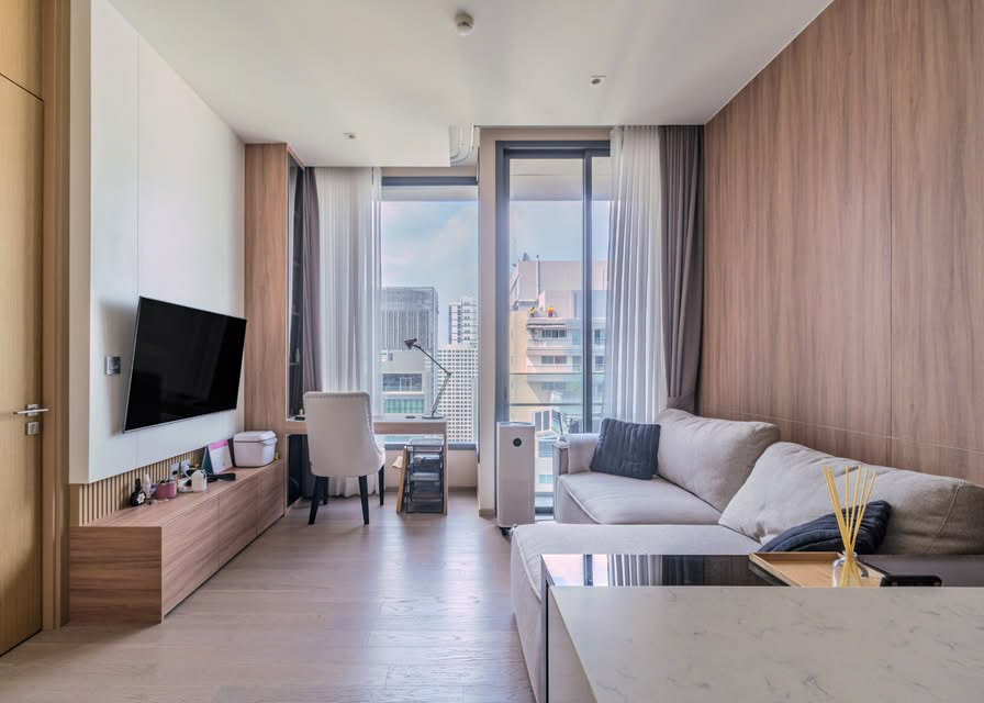 The Esse Asoke 1BR 46.5 SQM Condo Near BTS