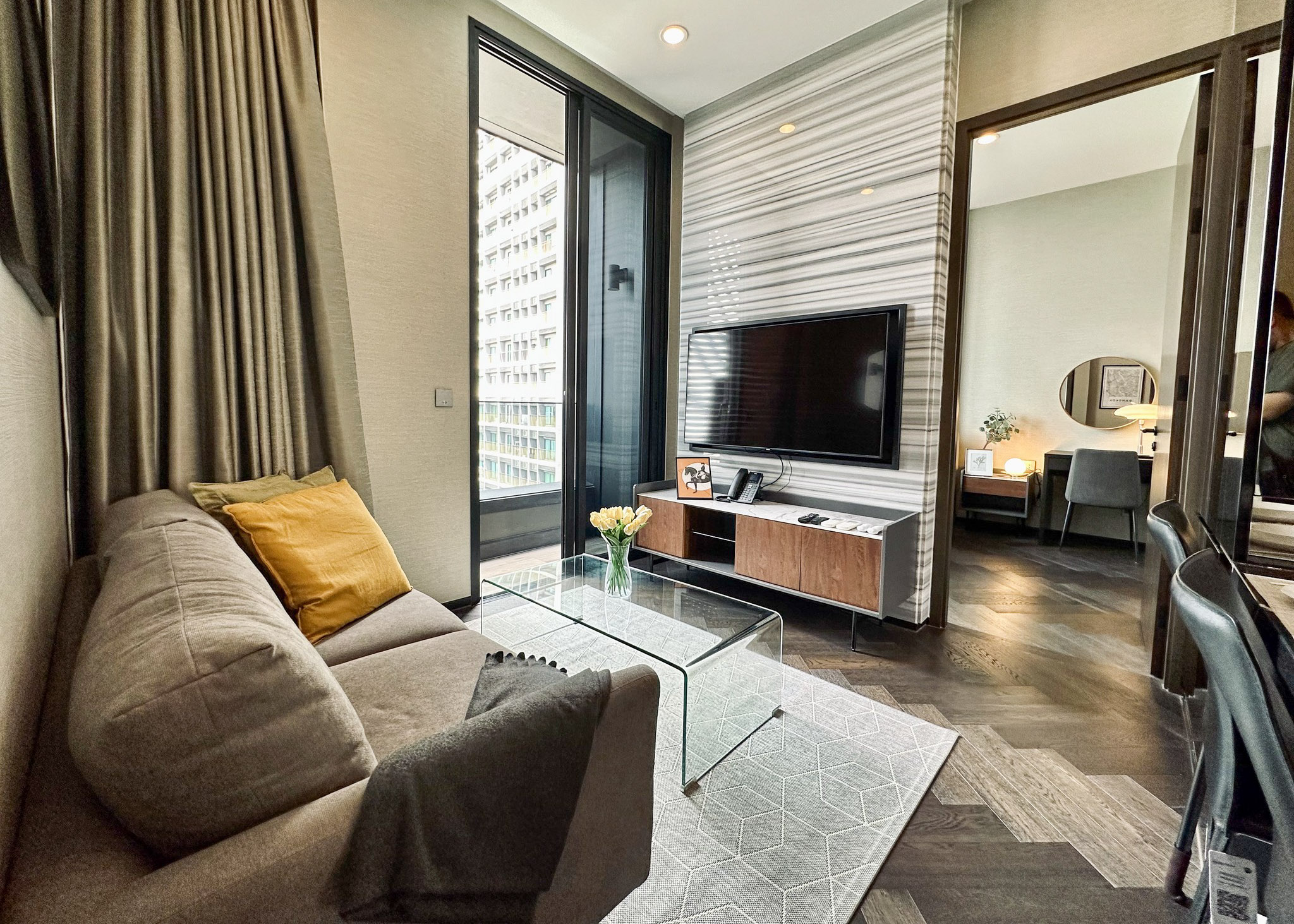 The Esse Sukhumvit 36 1BR 38.5 SQM Condo Near BTS
