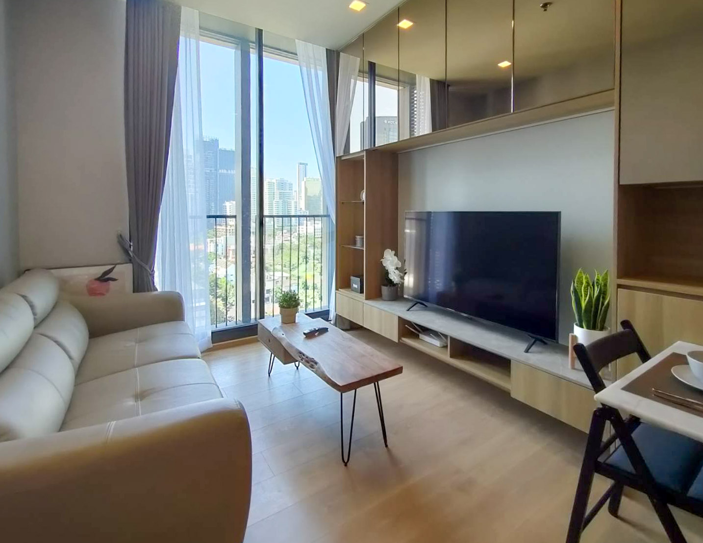 Noble Around 35 SQM 1BR Condo near BTS Phrom Phong