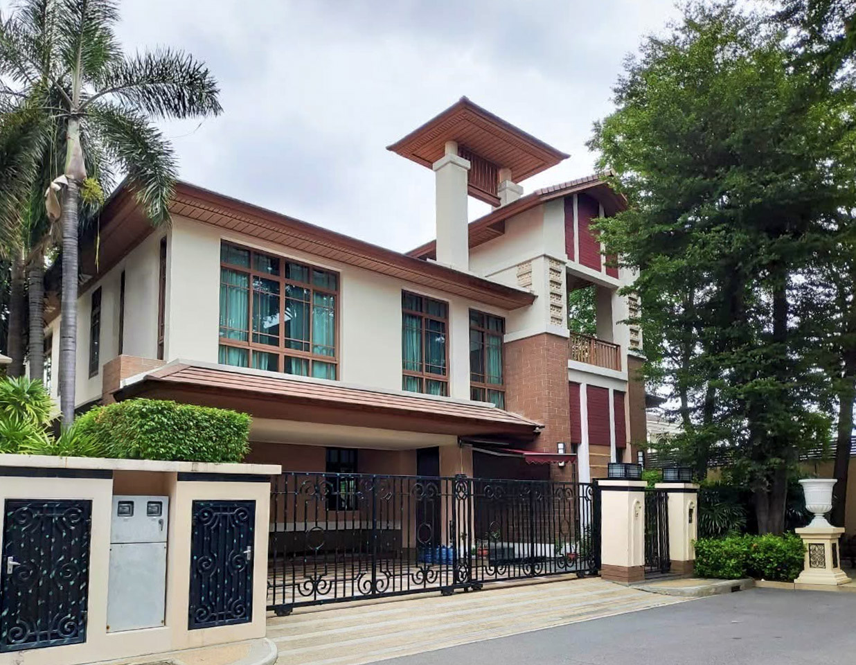 Baan Sansiri 450 SQM | Luxury House Near BTS