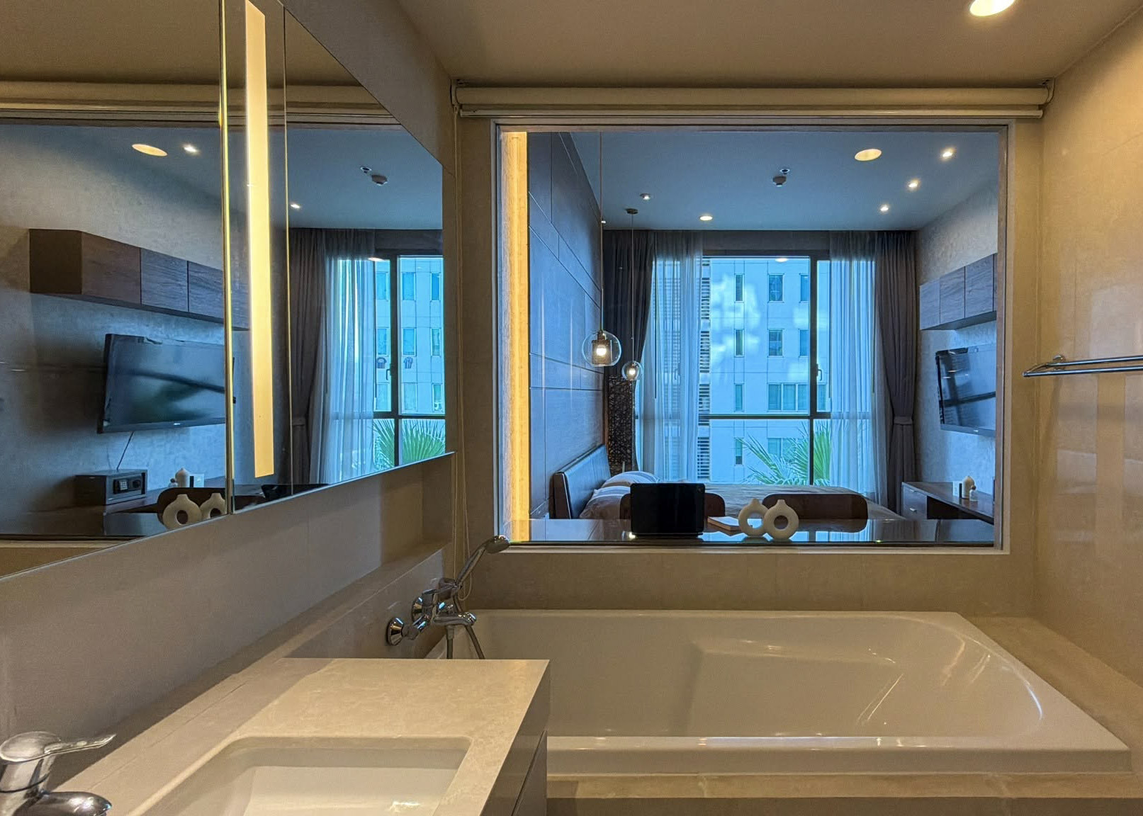 674676675_122209752872562100_1641234250618055656_n Quattro by Sansiri 55 SQM Condo for Rent Thonglor