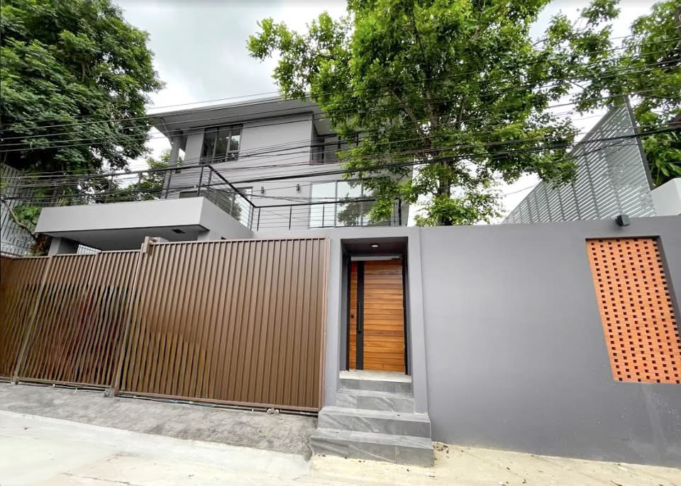 Luxury House 700 SQM Sukhumvit 71 near BTS for Sale