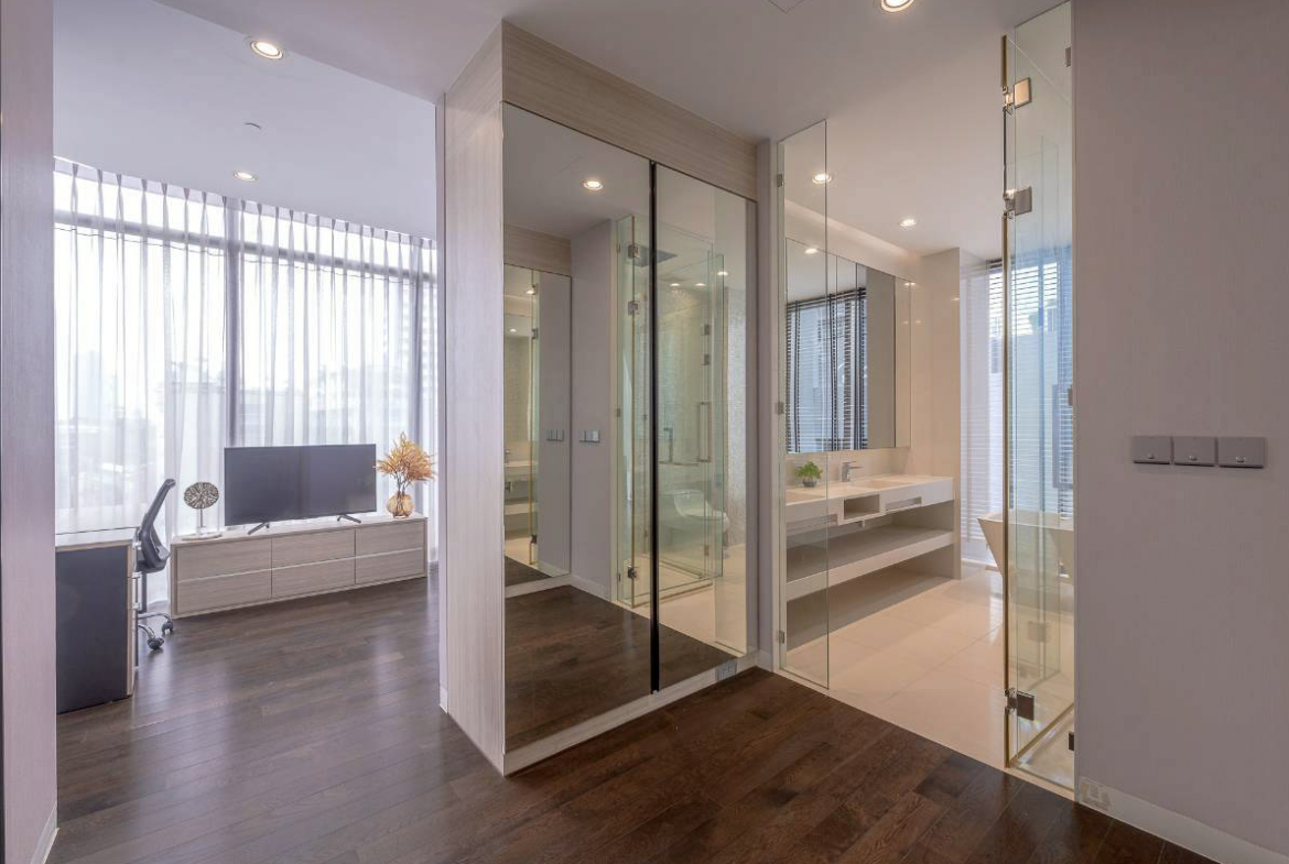 VITTORIO 2 Bed 137 SQM near BTS Phrom Phong
