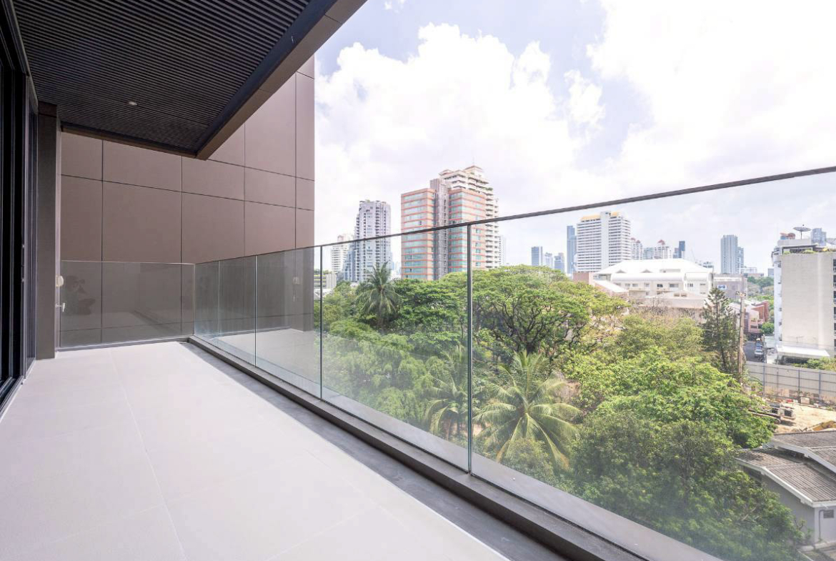 VITTORIO 2 Bed 137 SQM near BTS Phrom Phong