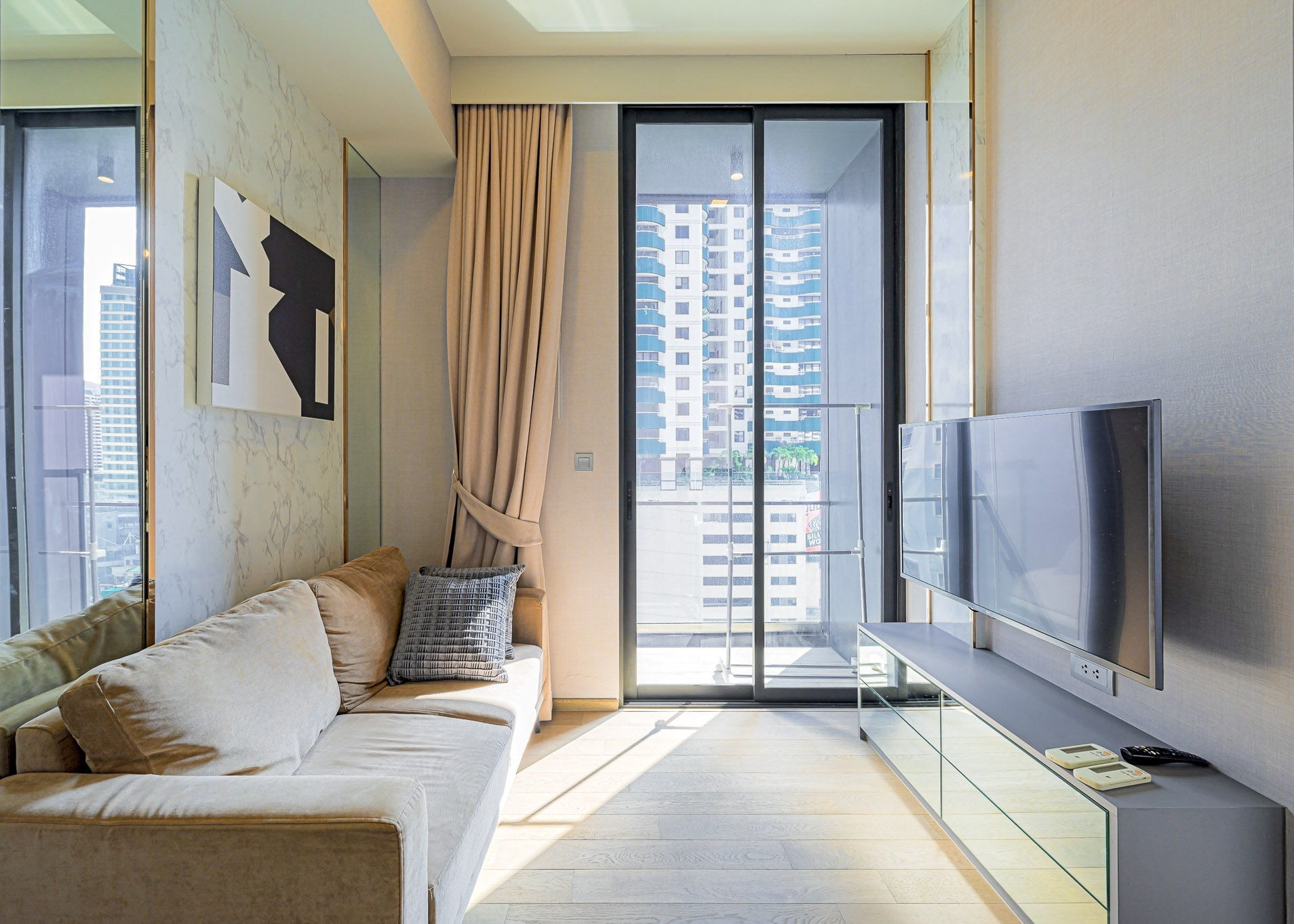 Celes Asoke 1 Bed 35 SQM near BTS Asoke