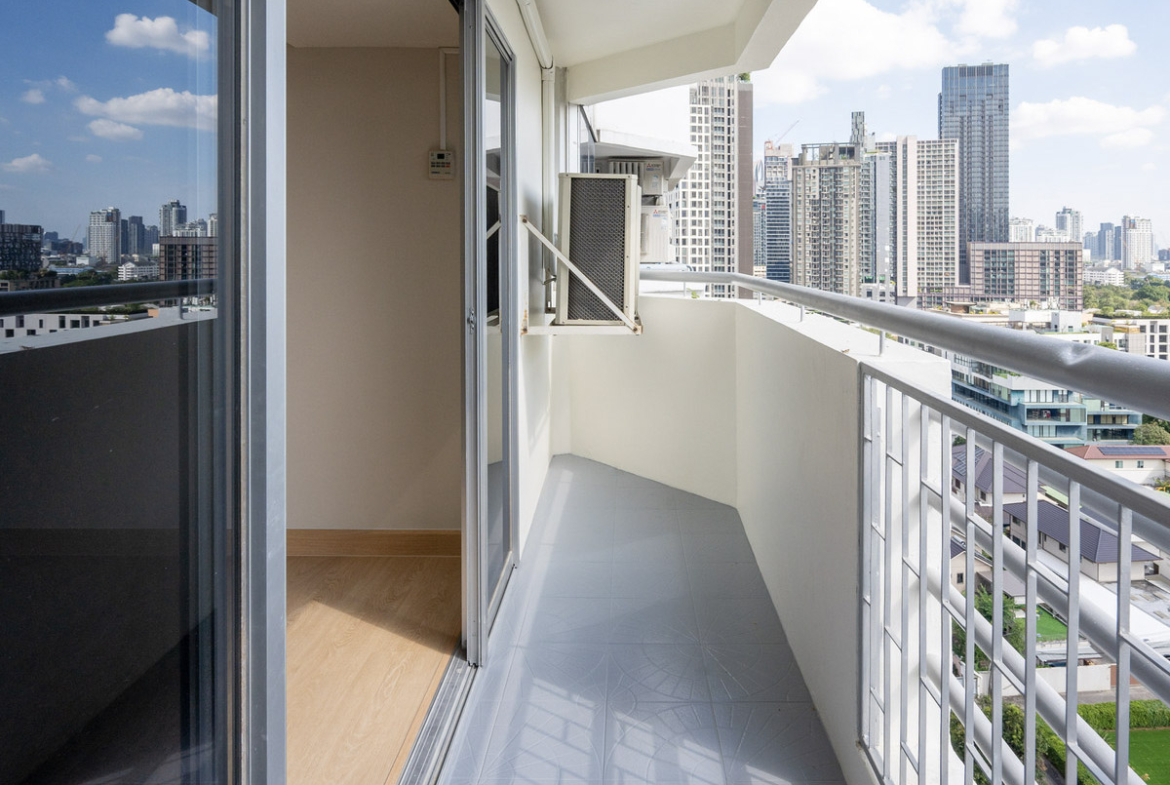 Waterford 144 SQM near BTS Phrom Phong for Sale