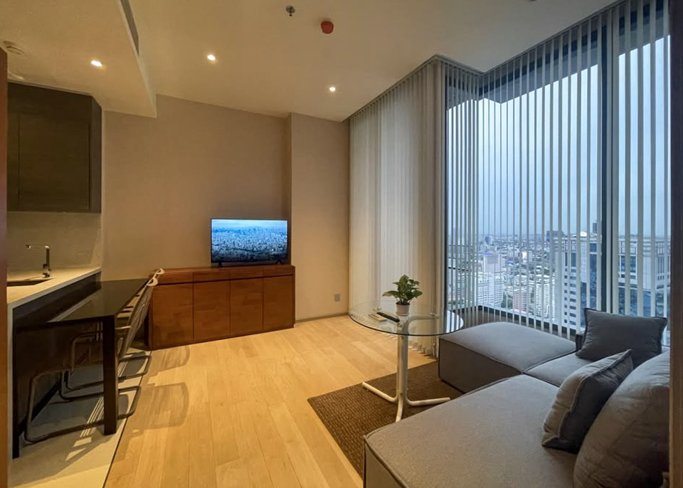 The Esse Asoke Condo 47 SQM Near BTS Asoke