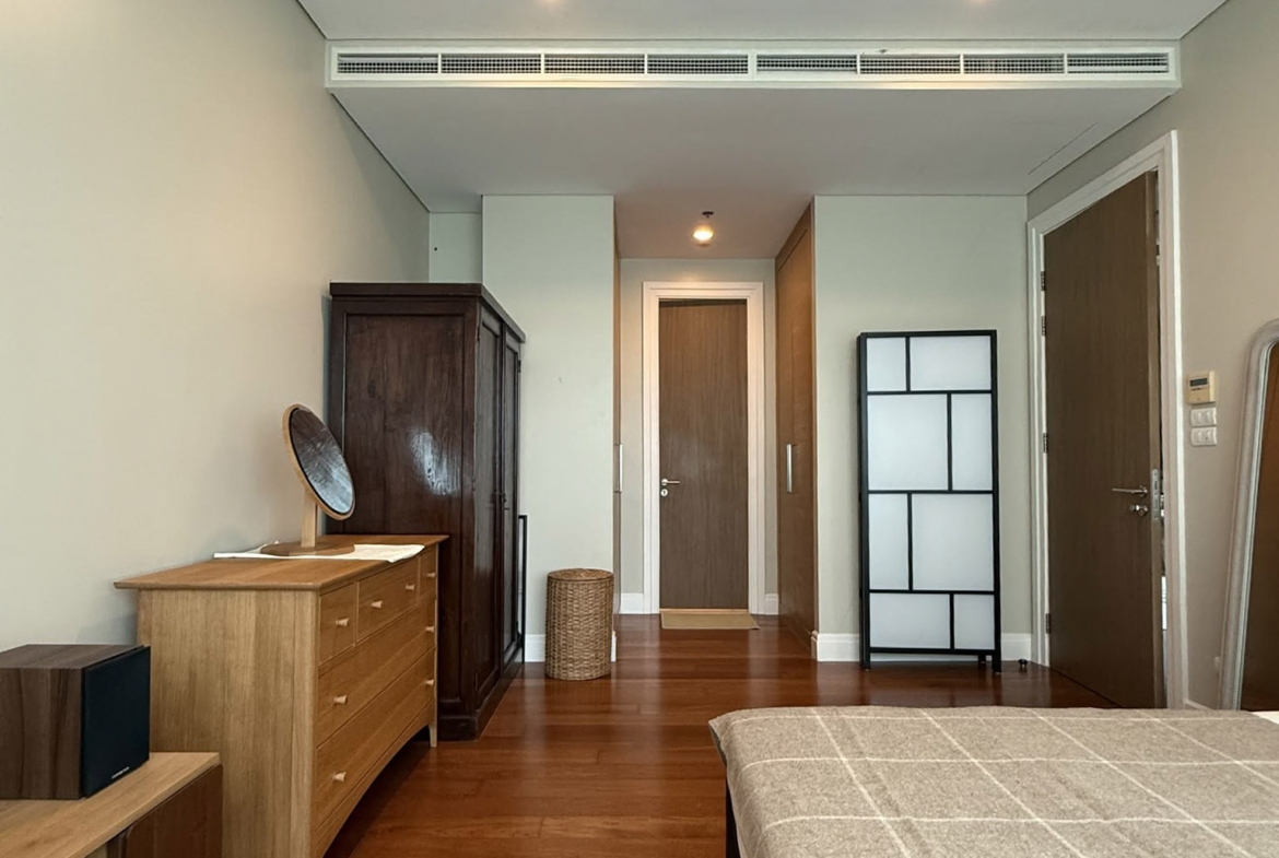 Bright Sukhumvit 24 Condo 74 SQM Phrom Phong