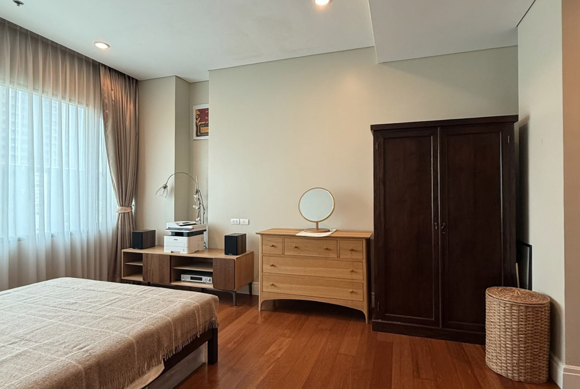 Bright Sukhumvit 24 Condo 74 SQM Phrom Phong
