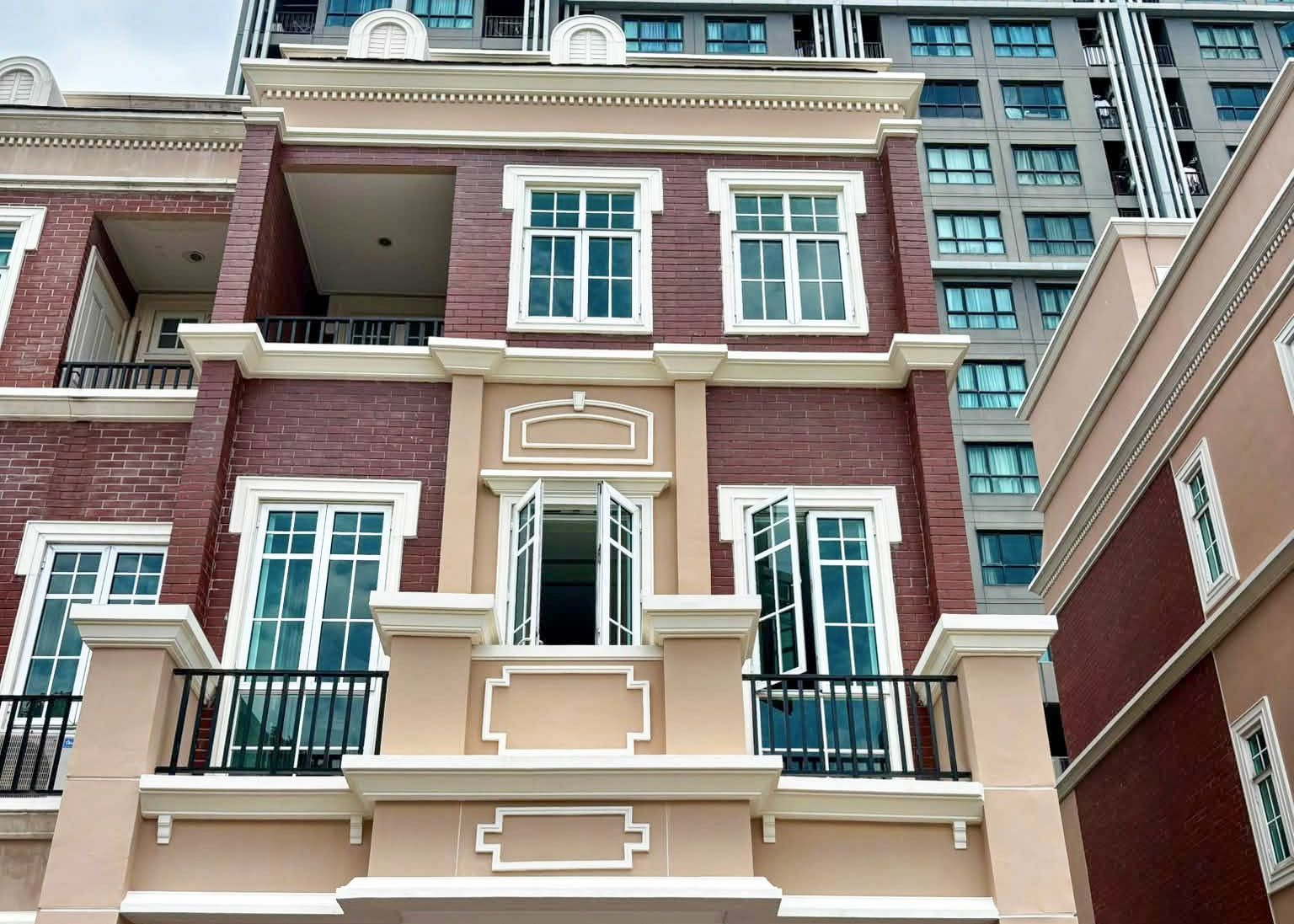 Garden Square Sukhumvit 77 Townhouse 250 SQM