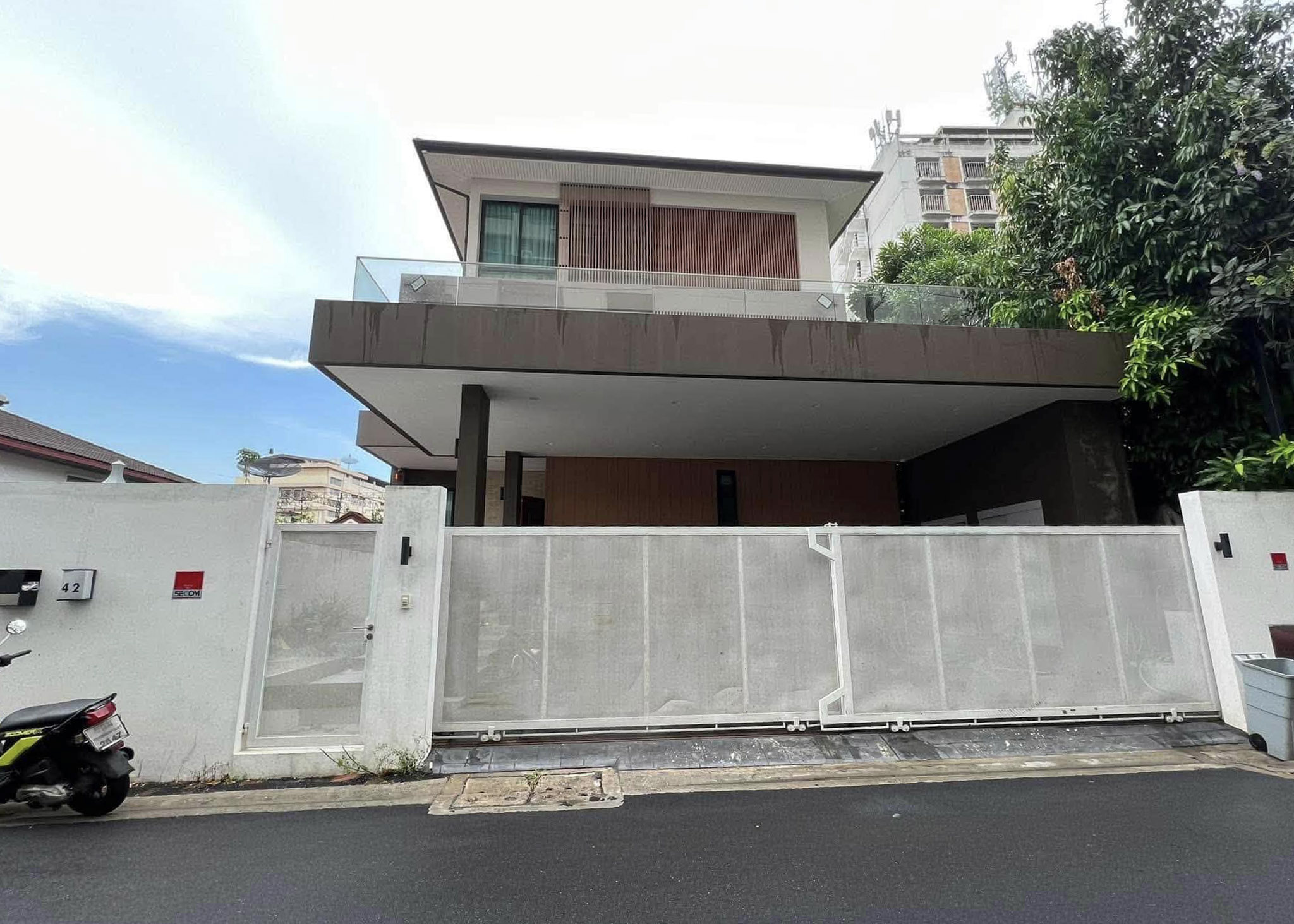 Luxury House for Rent 625 SQM Sutthisan Bangkok