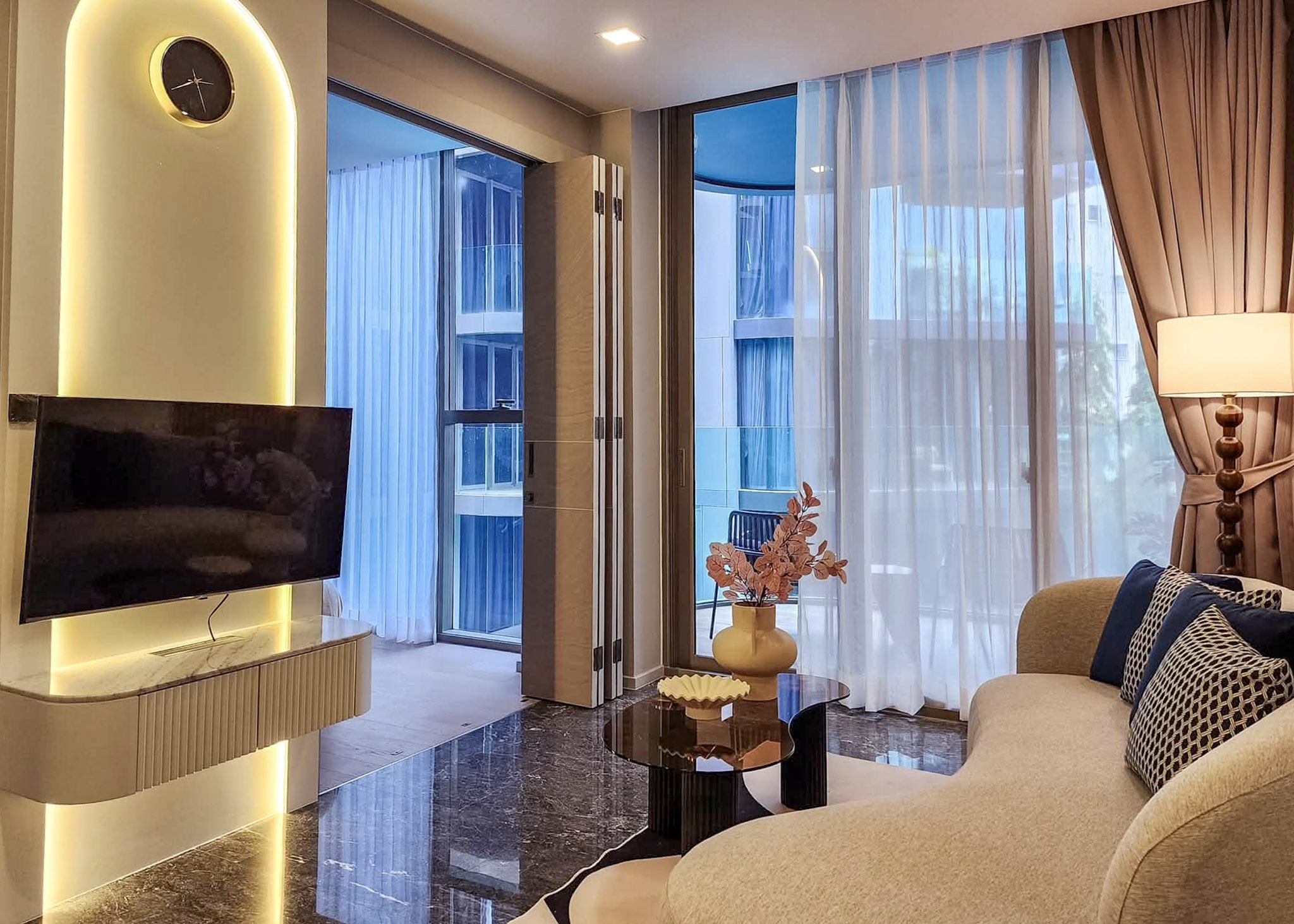 Ashton Residence Sukhumvit 41 for Rent 74 SQM, 2 Bedrooms, Pet-Friendly Near BTS Phrom Phong