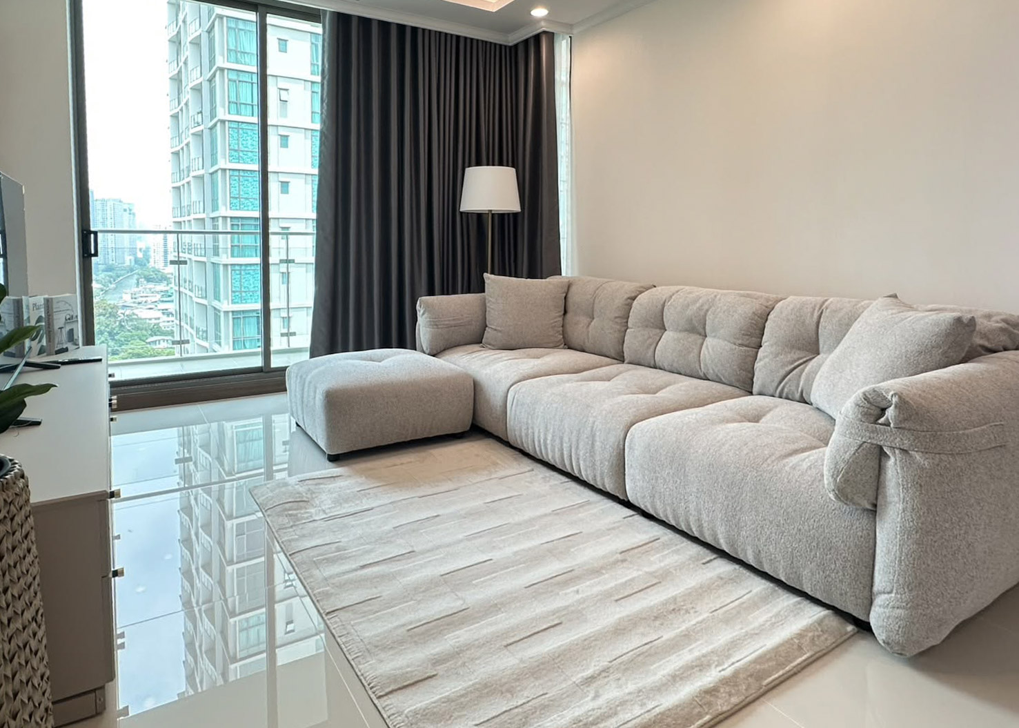 Supalai Oriental for Rent | 81.5 SQM Corner Unit