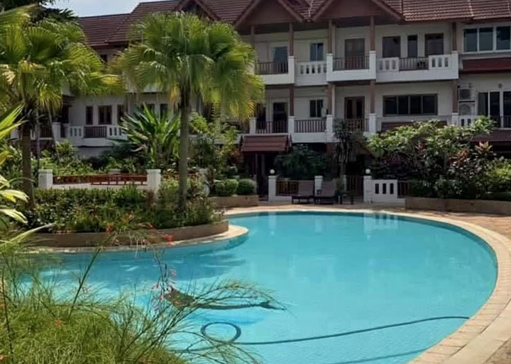 Sukhumvit 49 Townhouse for Sale | 400 SQM