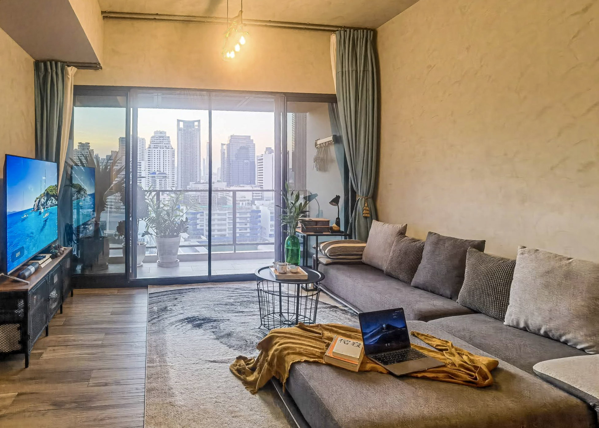 The Lofts Asoke 86 SQM 2BR Condo for Sale/Rent