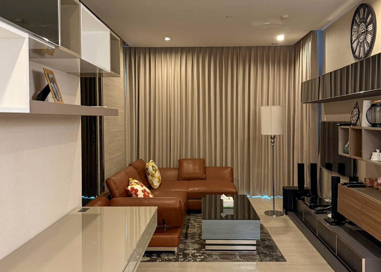 The Room Sukhumvit 21 52 SQM | Sale/Rent