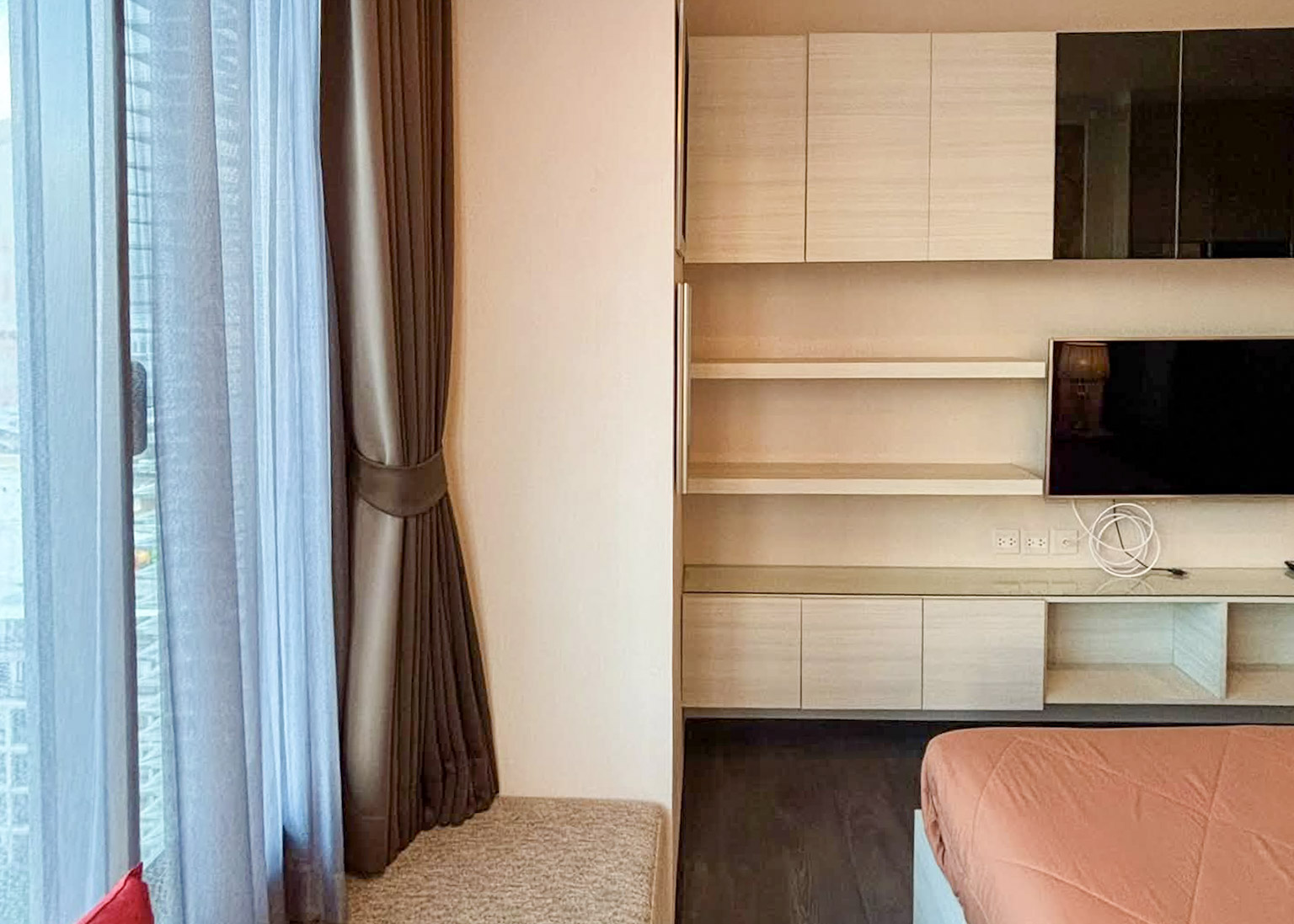 858004488_4732023473700244_1754011130414500957_n Edge Sukhumvit 23 Condo for Rent, 43.20 SQM