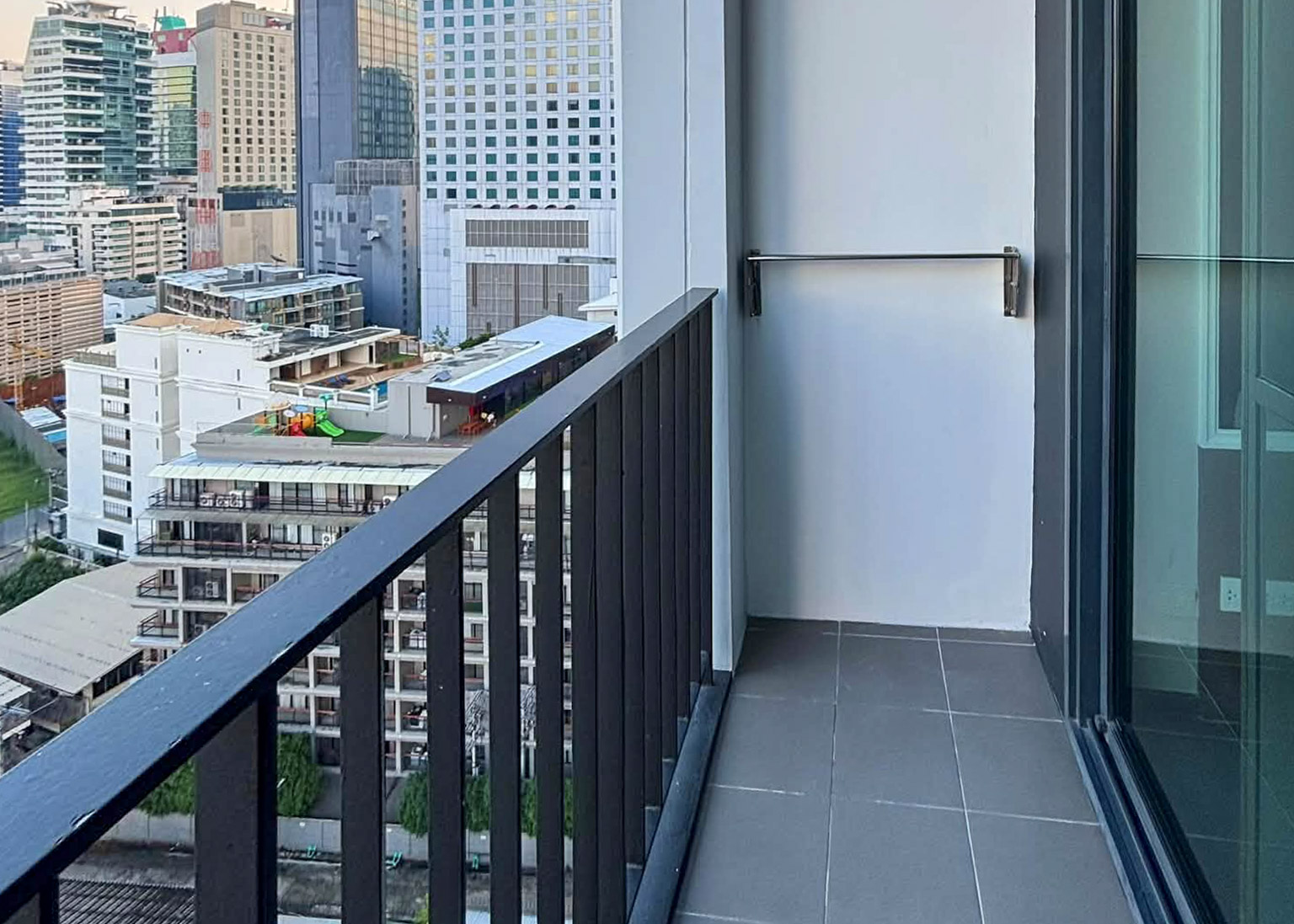 858575166_4732023590366899_4325638316707518522_n Edge Sukhumvit 23 Condo for Rent, 43.20 SQM