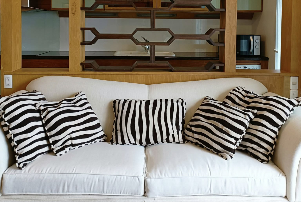 Avenue 61 Condo | 102 SQM Near BTS Ekkamai