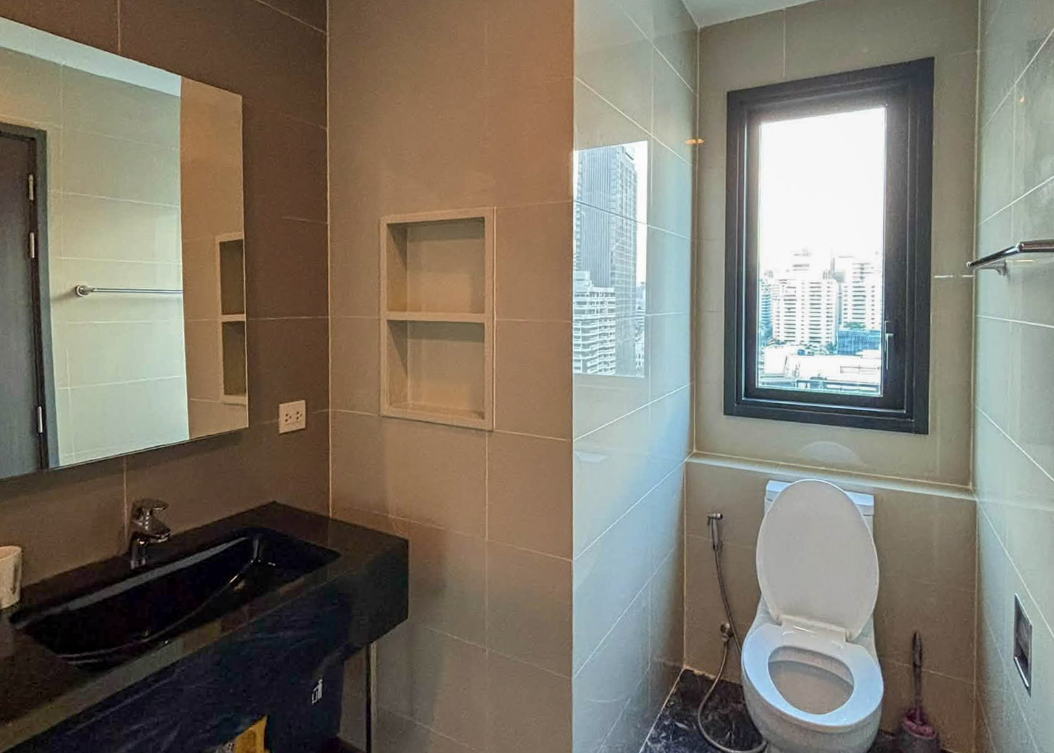 861259123_4732023440366914_7800773129673263133_n Edge Sukhumvit 23 Condo for Rent, 43.20 SQM