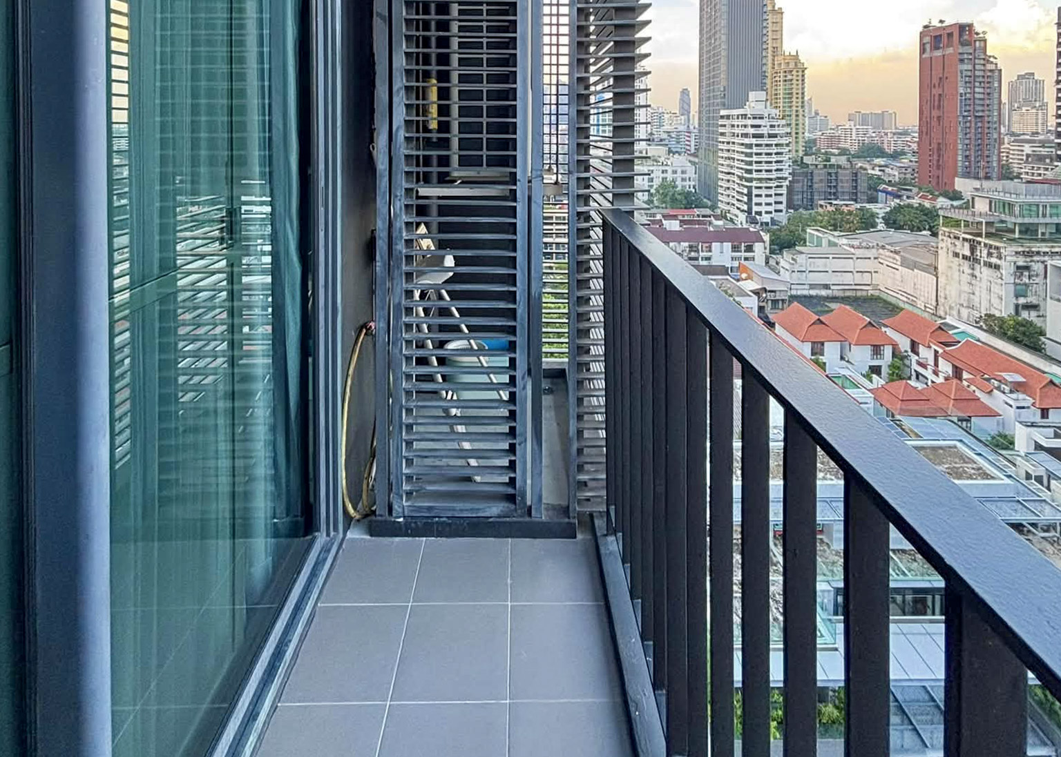 861834460_4732023533700238_195703387773758797_n Edge Sukhumvit 23 Condo for Rent, 43.20 SQM