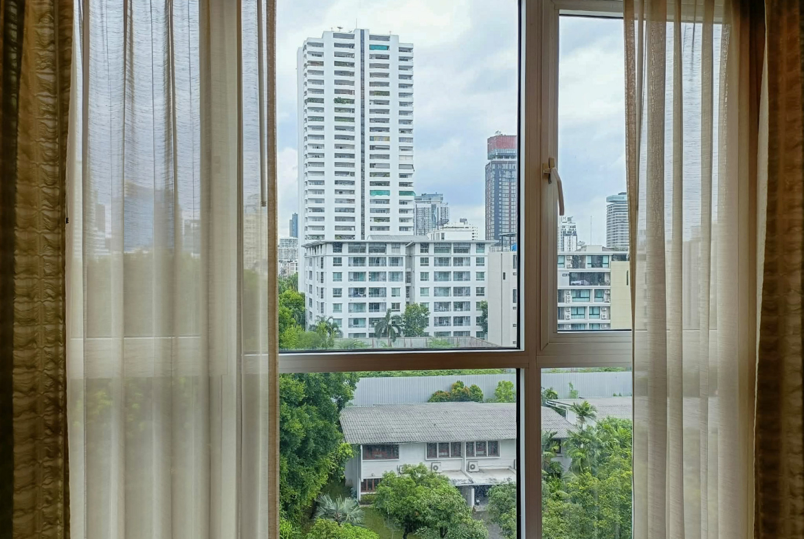 Avenue 61 Condo | 102 SQM Near BTS Ekkamai