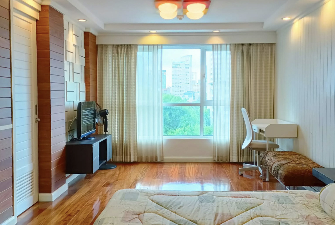 Avenue 61 Condo | 102 SQM Near BTS Ekkamai