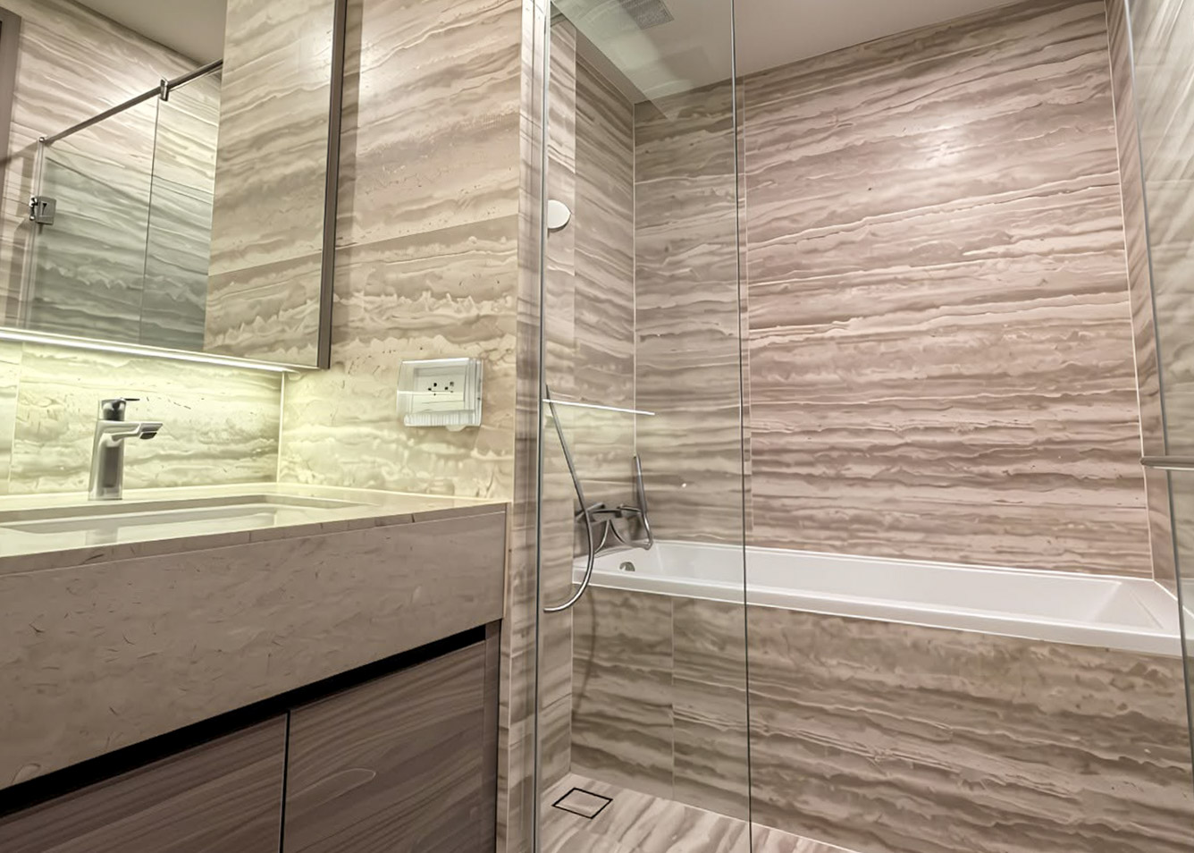 866188634_122140293393390432_8890381453240816481_n Celes Asoke Condo for Rent | 42 SQM