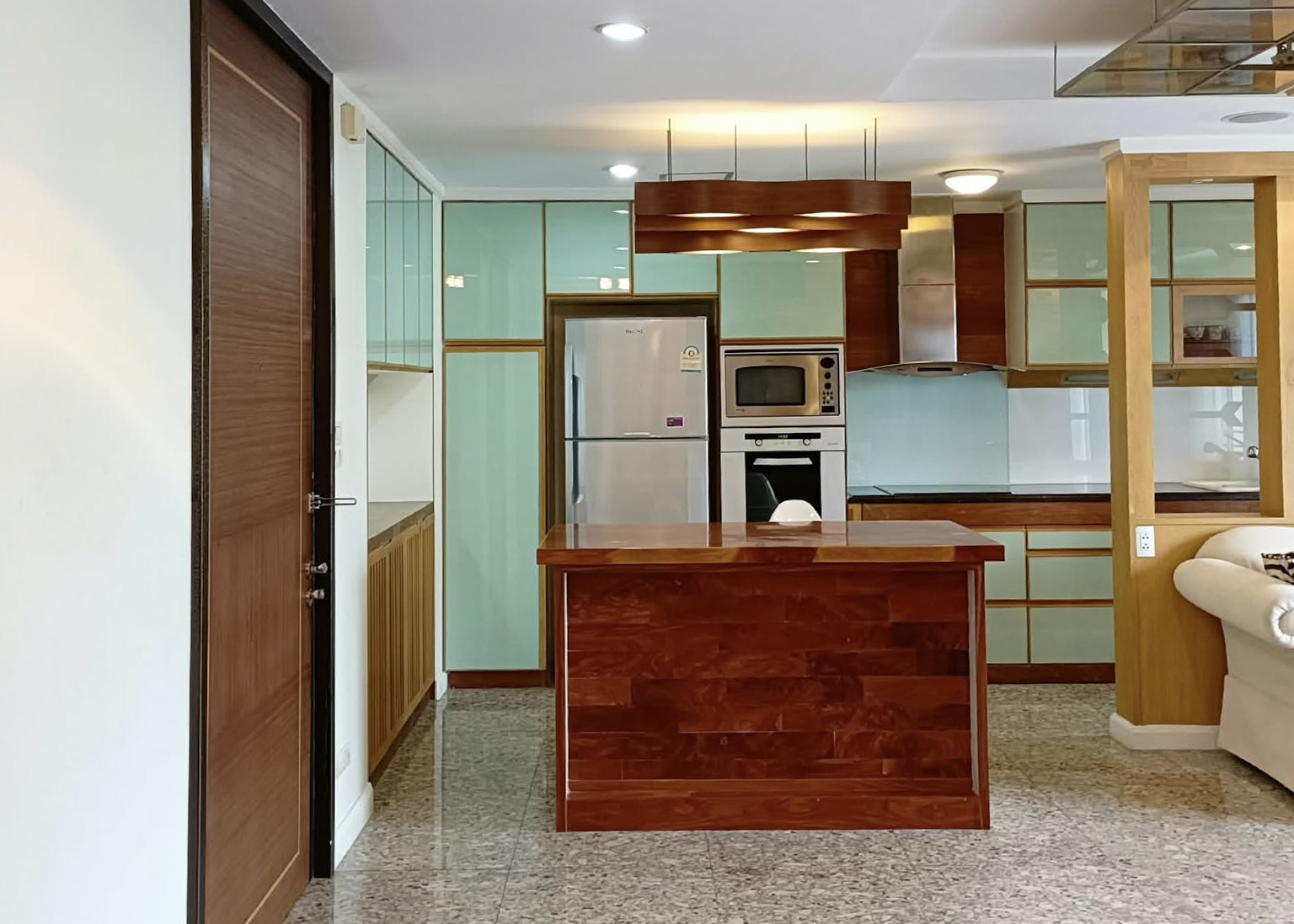 869619230_1645583450304732_5653741714731969396_n Avenue 61 Condo | 102 SQM Near BTS Ekkamai